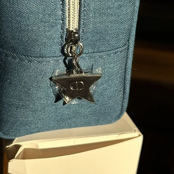 NEW DENIM DIOR BEAUTY BAG IN BOX 6 X 4.5 X 3.5 - Picture 3 of 7